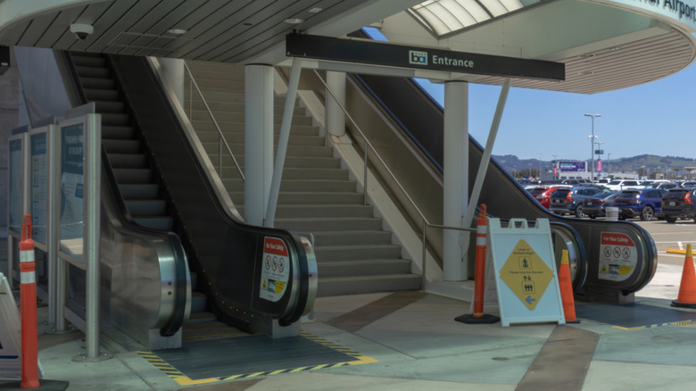 entrance at Oakland International Airport