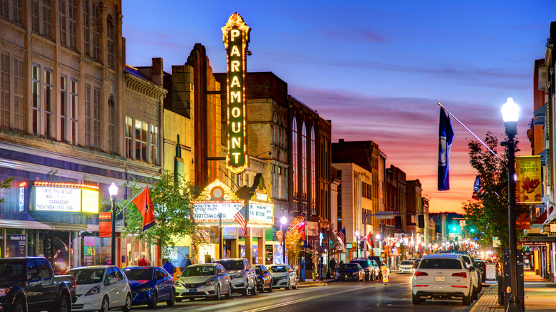 The Paramount Theater lit up at night in Bristol, TN