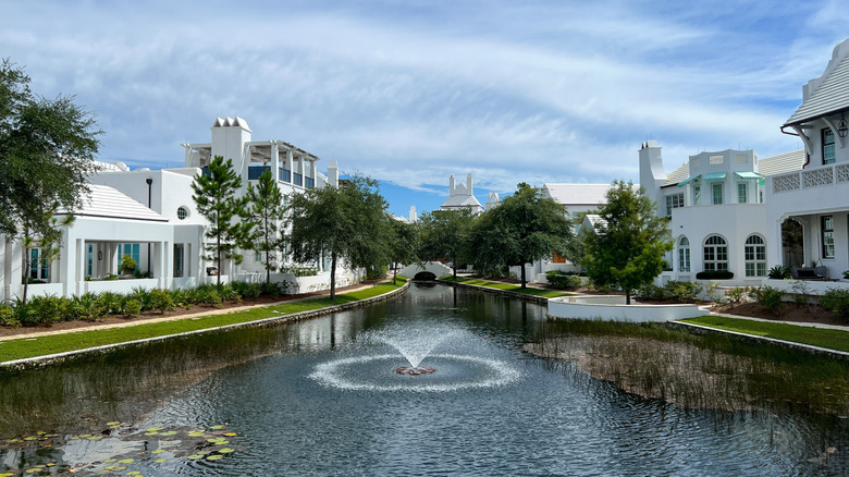 Fountain, white buildings, sky