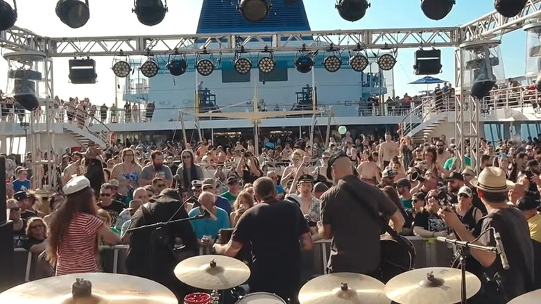 Dancers and drinks on cruise