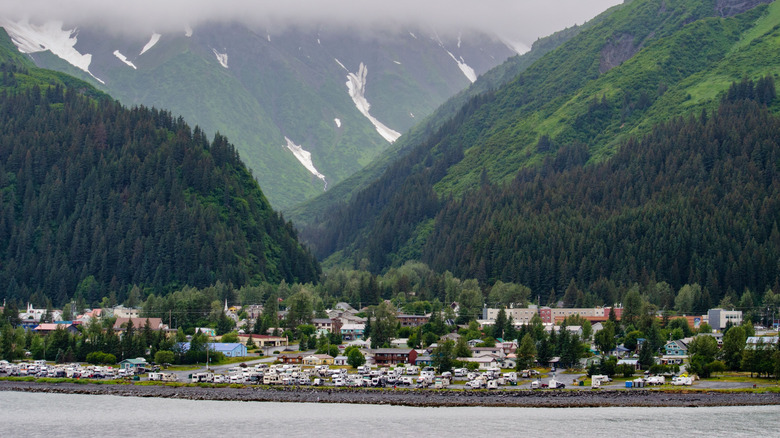 town of Seward in front of evergreen-covered mountains