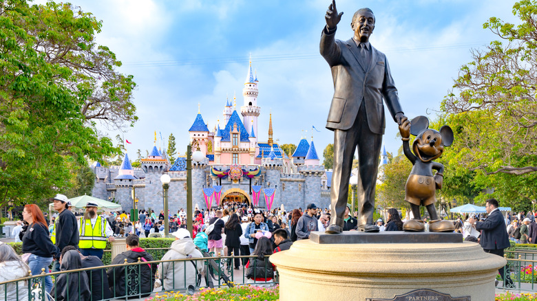 Statue of Walt Disney and Mickey Mouse in the center for Disneyland.