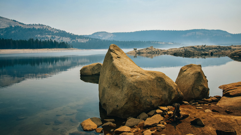 A large boulder and small rocks around Courtright Reservoir.