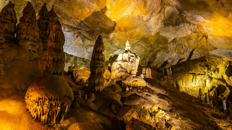 Lewis & Clark Caverns