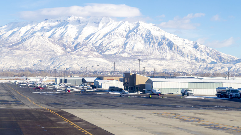 small planes at Provo Airport