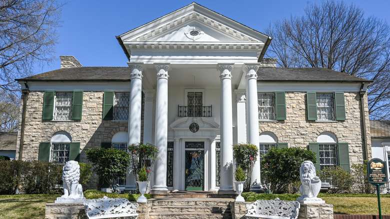 Graceland mansion
