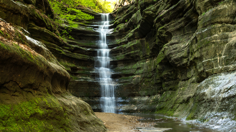 waterfall in canyon in Starved Rock State Park