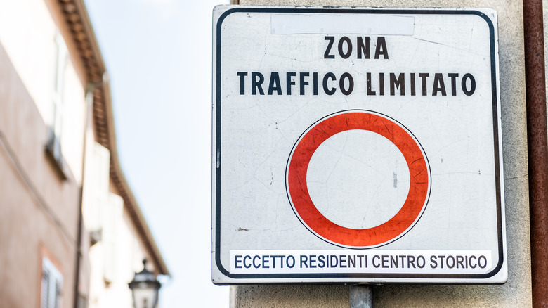 ZTL sign restricting cars at center of Orvieto, Italy