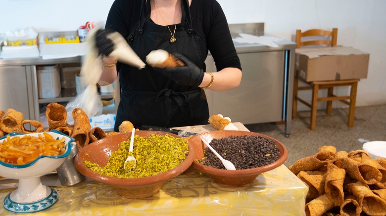 Pastry chef preparing cannoli