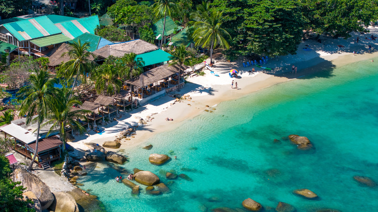 Koh Samui beach in Thailand with beach huts and clear water