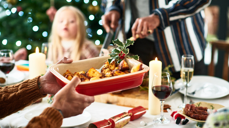 talking food during a christmas dinner