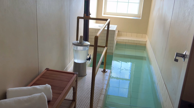 Old Roman Bath House tub