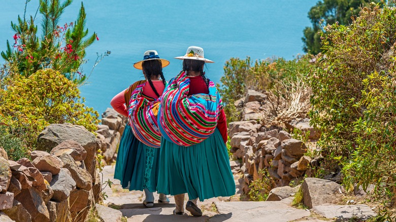 Peruvian women walking to Lake Titicaca
