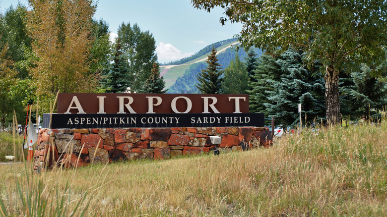 Aspen/Pitkin County Airport sign