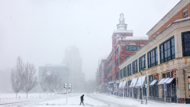 Snow storm ravaging Northeastern town