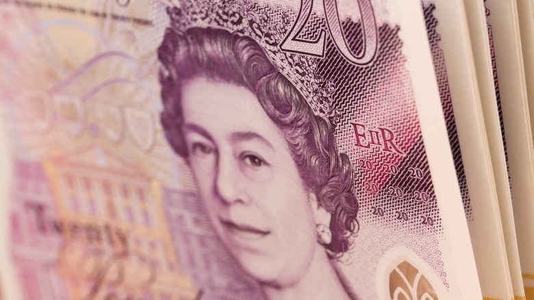 20 Queen Elizabeth British pounds