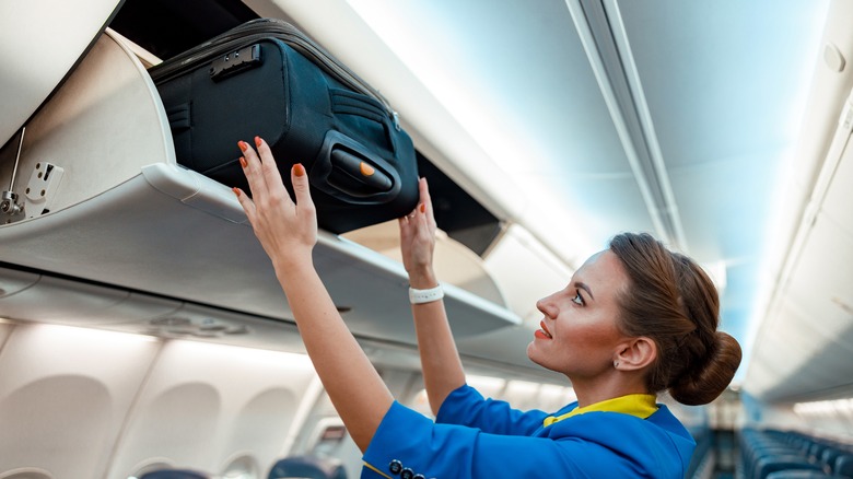 What To Know About Overhead Bin Etiquette Before Your Next Flight
