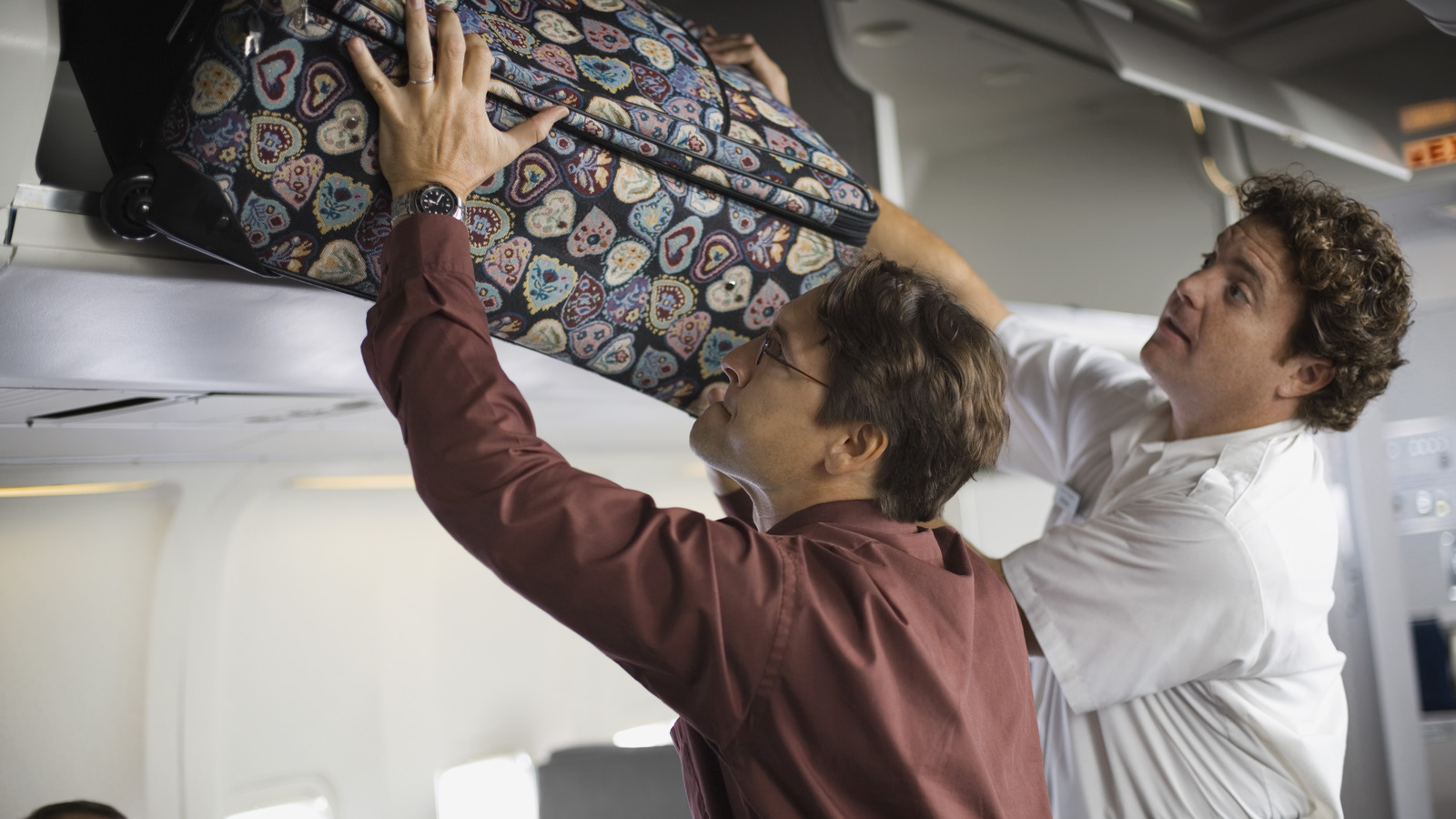 What To Know About Overhead Bin Etiquette Before Your Next Flight