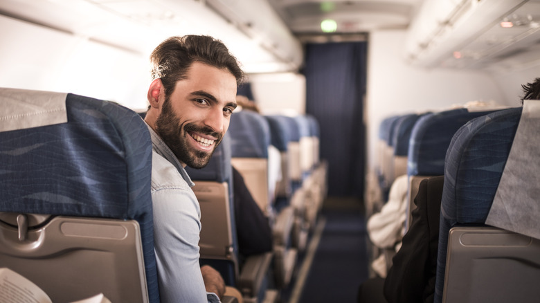 What To Know About Overhead Bin Etiquette Before Your Next Flight