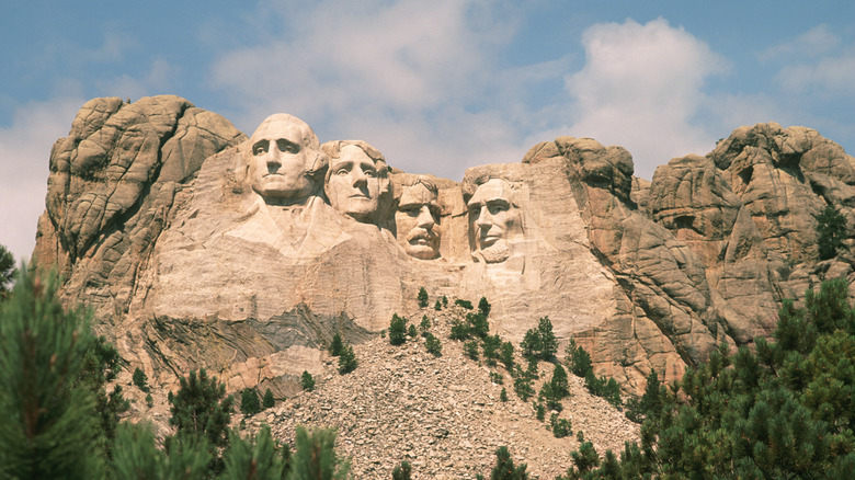 Mount Rushmore landscape view