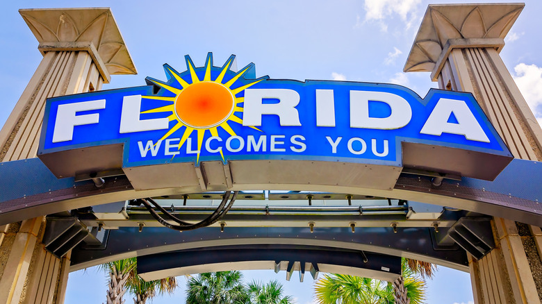 welcome to florida sign for visitors