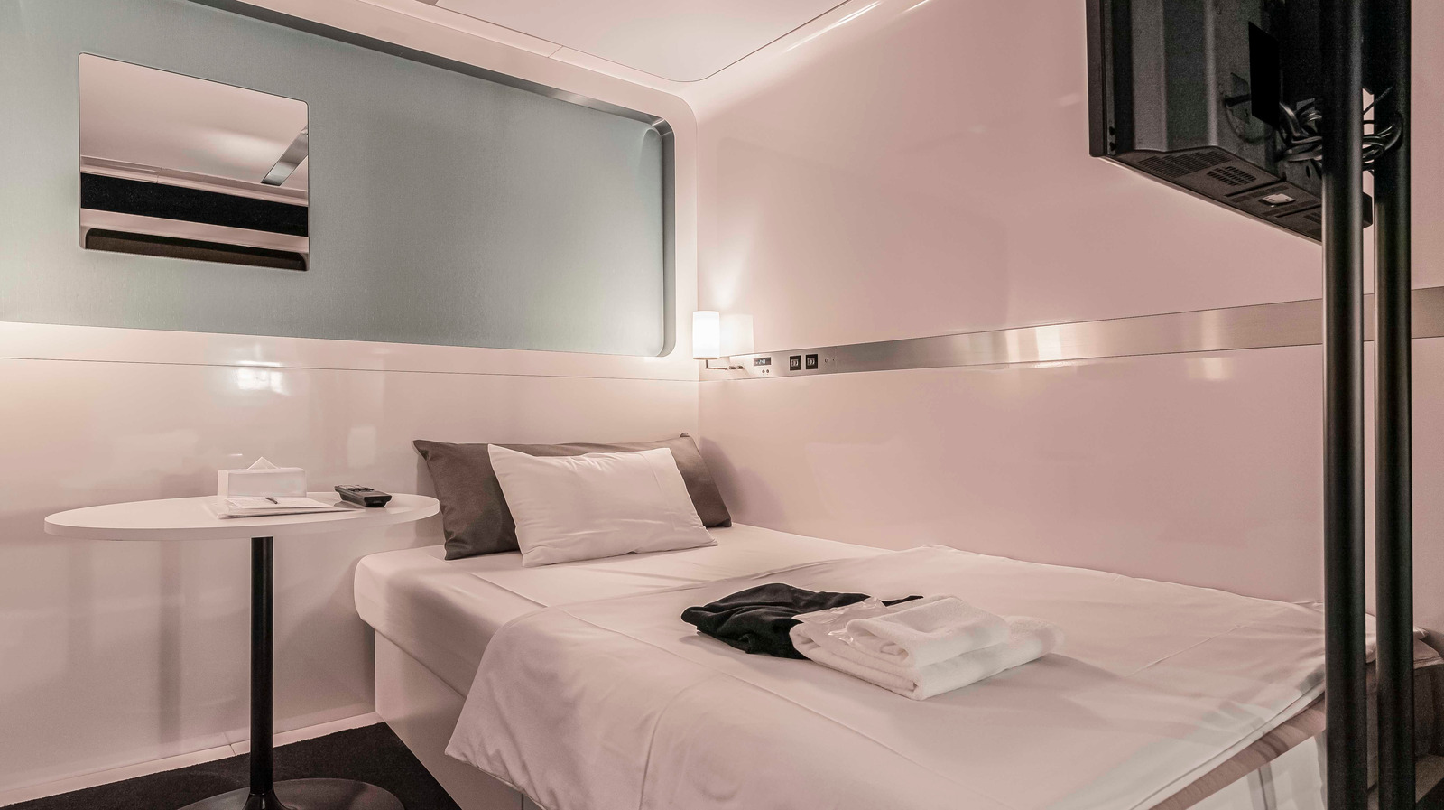 What You Need To Know About Staying In A Micro Hotel