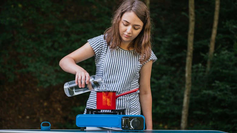 camper boiling water