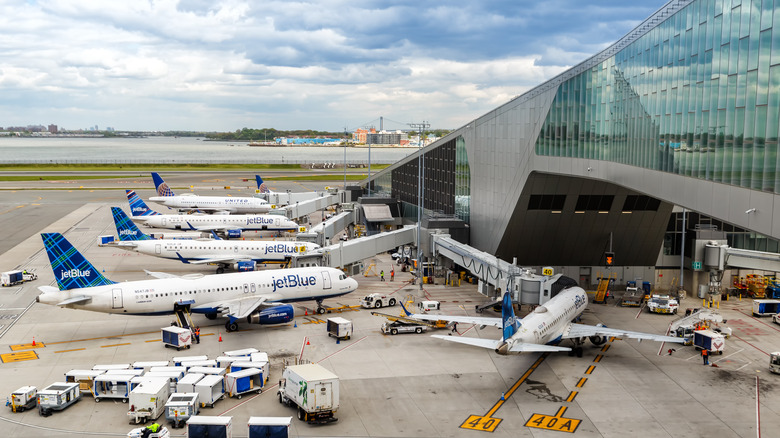 Planes at a LaGuardia terminal