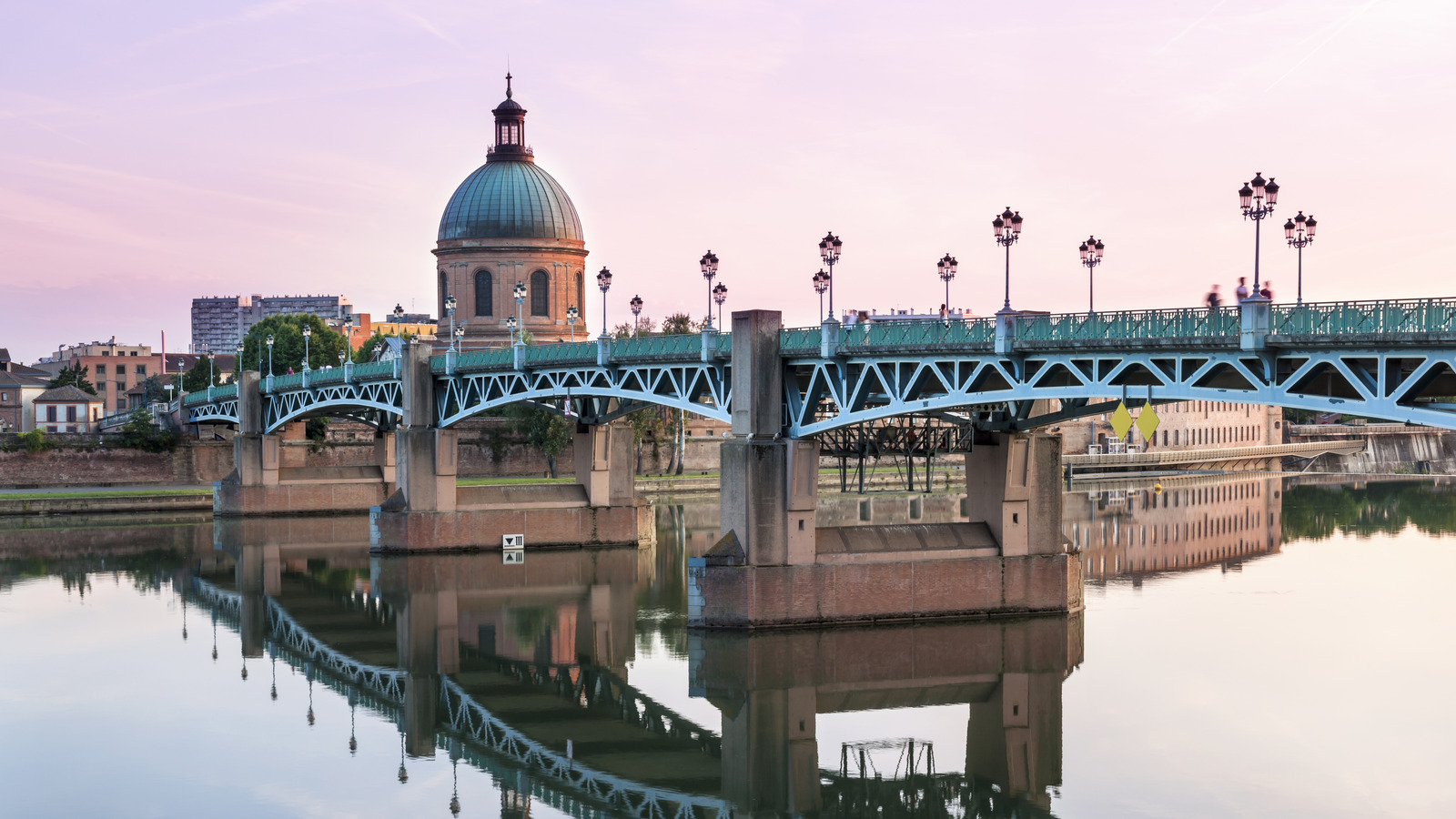 Why The French City Of Toulouse Is Nicknamed The Pink City 