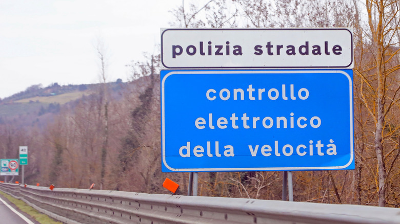 A warning sign on an Italian roadway regarding speed cameras