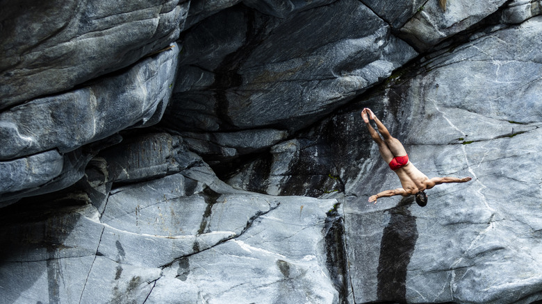 A man dives off a cliff