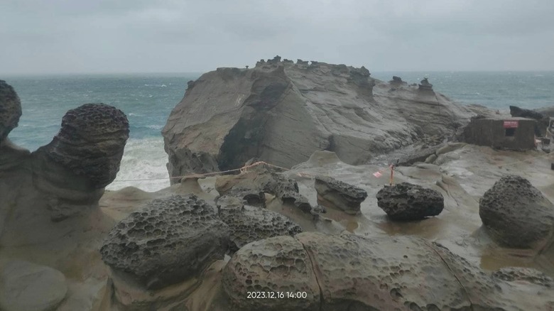 Taiwan Elephant Trunk Rock Gone