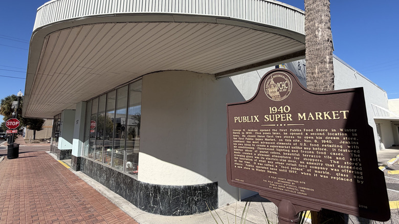 First Publix supermarket historical plaque building