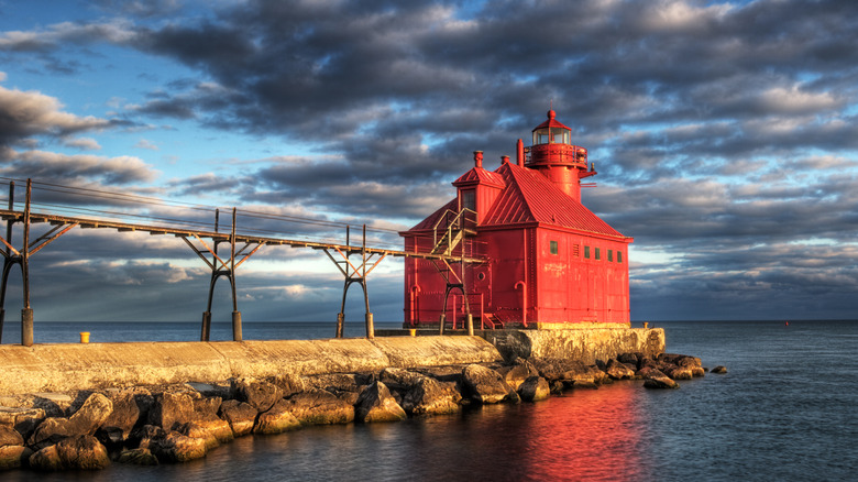 The red Sturgeon Bay lighthouse at the end of a pier