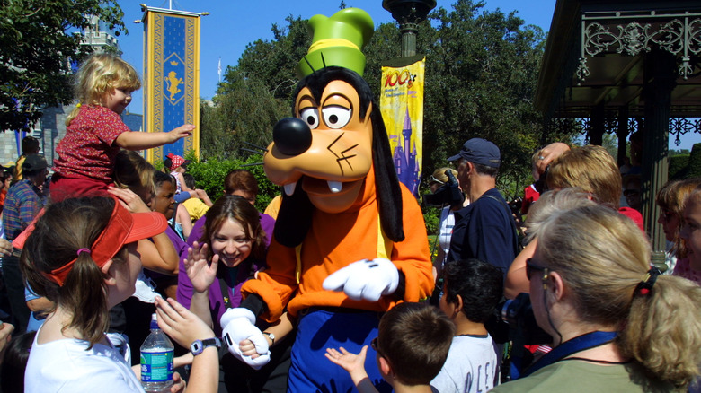 Goofy with children at Disney World